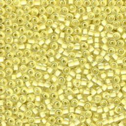 Toho - 11/0 - Inside-Color Luster Crystal/Opaque Yellow Lined