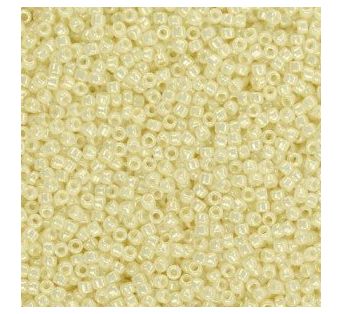 Toho - 15/0 -  Opaque-Lustered Navajo White  5g