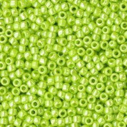 Toho - 11/0 - Opaque-Lustered Sour Apple 10 g