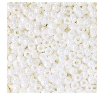 Toho - 8/0 - Opaque-Rainbow White 10 g
